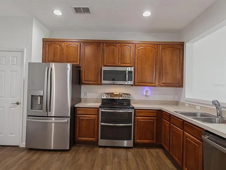 1055 Rock Harbor Ave — Photo 5