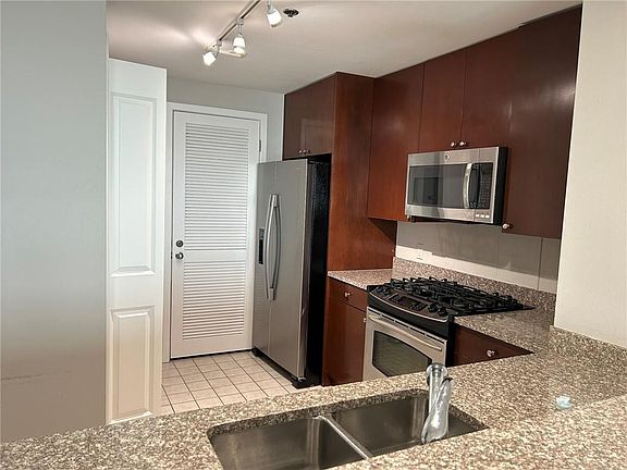 2nd image of 3338 Peachtree Rd NE APT 2102