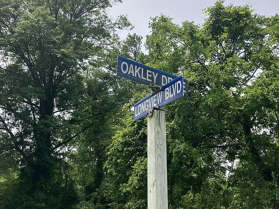 3rd image of Oakley Dr