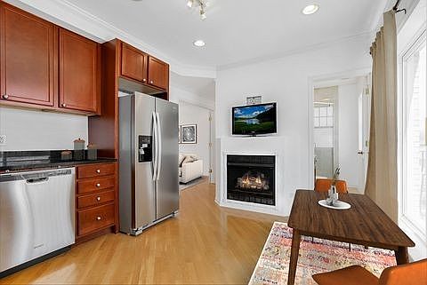 1st image of 2053 W Summerdale Ave APT 4N