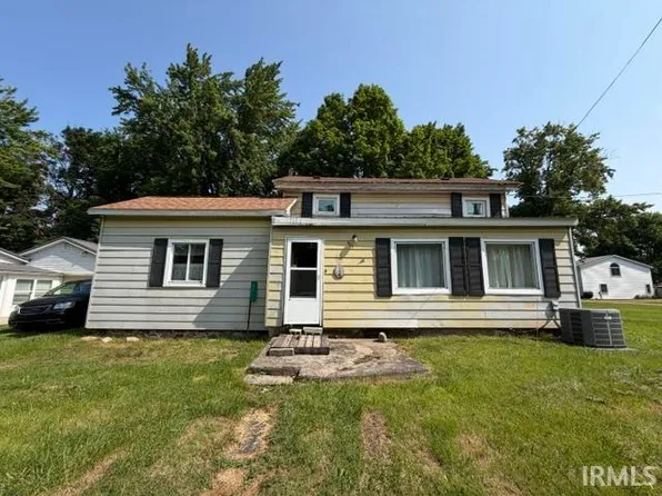 601 Wayne St, Howe, IN 46746