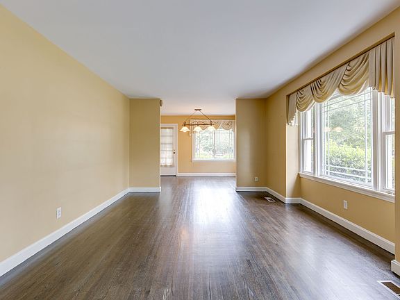 5th image of 417 Weaver Dr