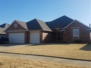 2208 SW 33rd St, Moore, OK 73170