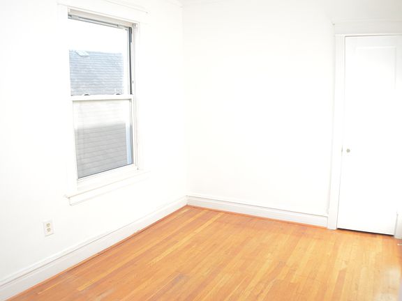 3rd image of 6015 W Dakin St #2