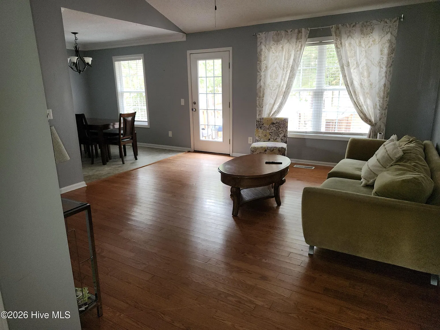 3 bed, 2.0 bath, 1518 sqft, $2,000 — Photo 3