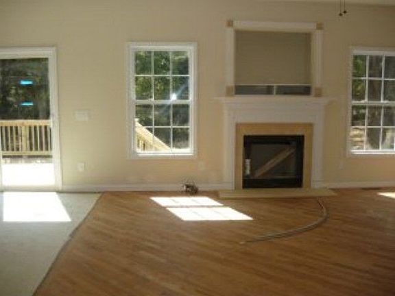 3rd image of 1325 Lawrence Rd