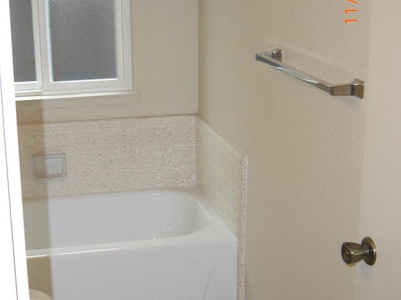 4th image of 713 Cedar Dr