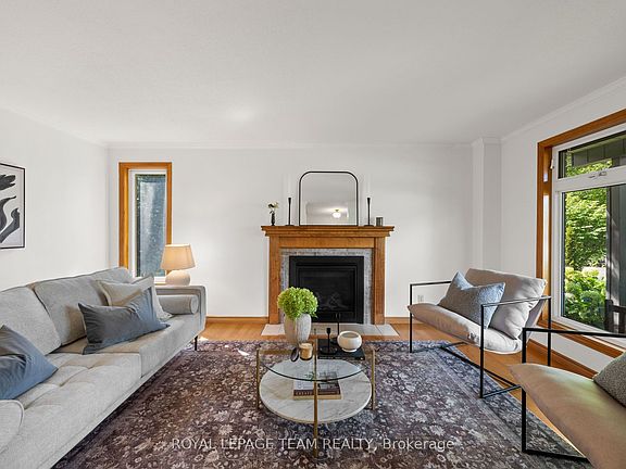 4th image of 240 Hoylake Cres
