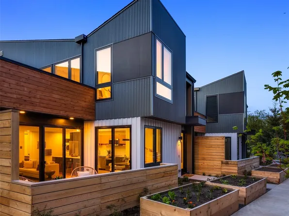 222 Canopy Path NW, Bainbridge Island, WA 98110