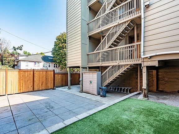 3rd image of 1515 Belmont Ave #543