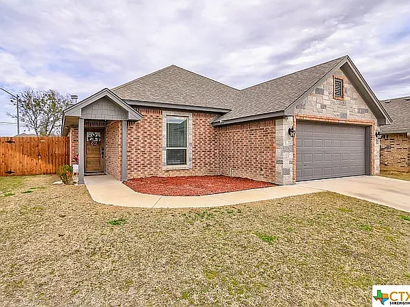 3 bed, 1930 sqft, $1,999 — Photo 4
