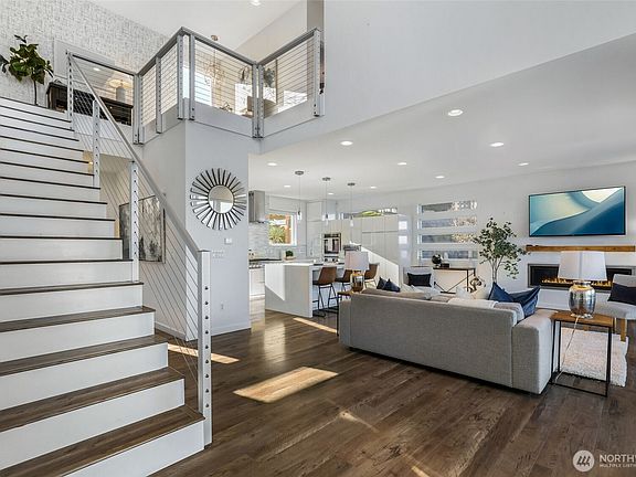 4th image of 6720 Soundview Drive NE