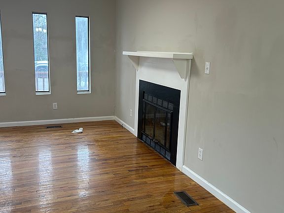 3rd image of 211 S Benjamine St