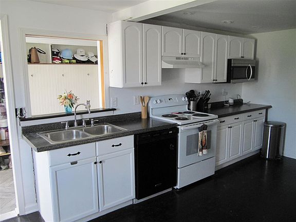 3rd image of 113 W Hatfield St
