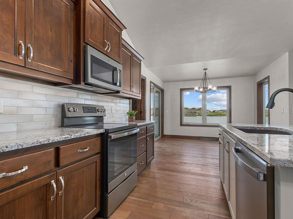 1421 Prairie Lake Cir, Neenah, WI 54956 MLS 50271089 Zillow