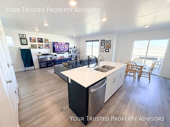 4th image of 1192 W Hidden Spring Dr