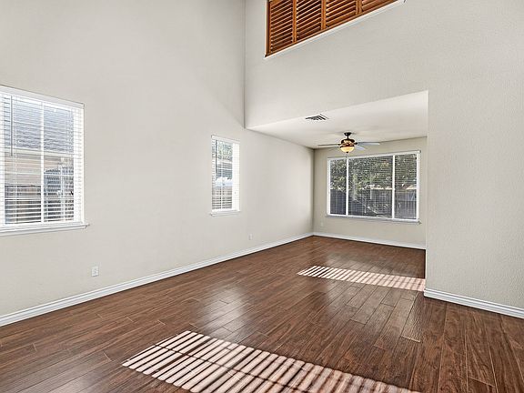 5th image of 2105 Homecoming Way