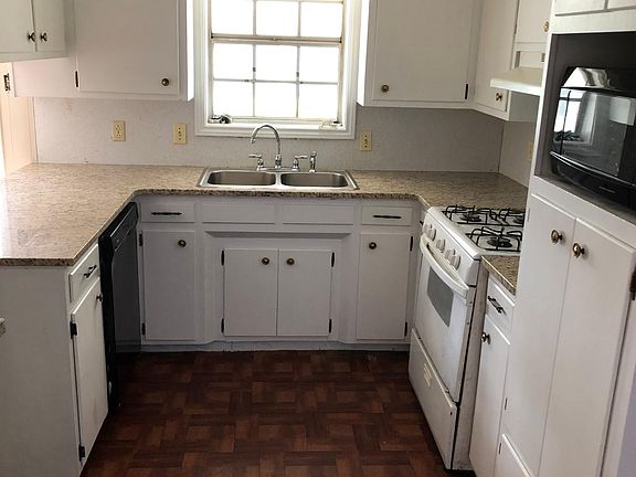 3rd image of 13 Audubon Dr #11