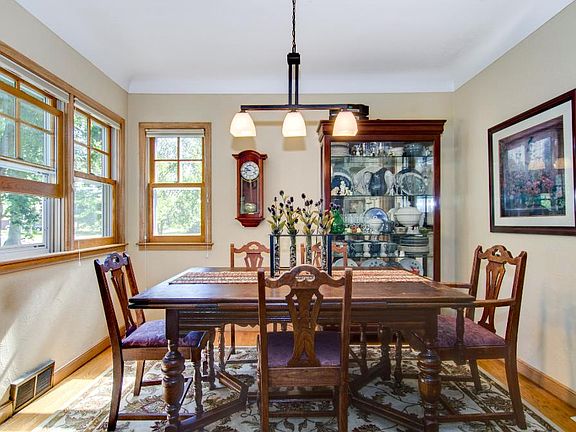 5th image of 786 Sandhurst Dr W