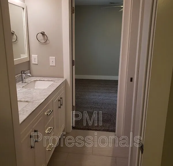512B Eastboro Dr — Photo 7