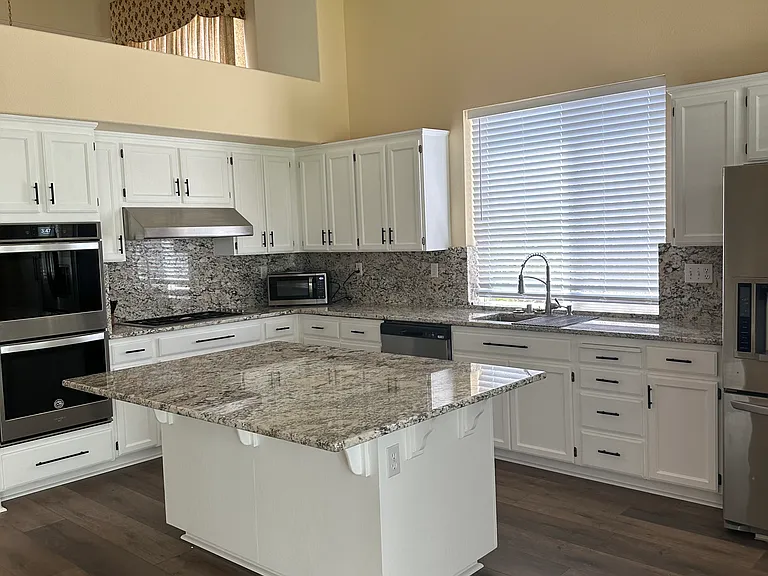 Cliffwood Dr — Photo 5
