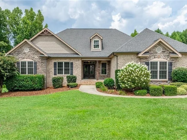 2663 Brooke Meadows Dr, Browns Summit, NC 27214