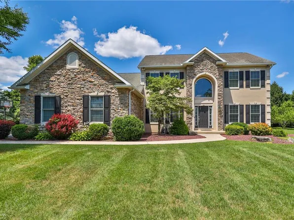 3836 Buck Hill Cir, Schnecksville, PA 18078