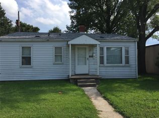 616 Hawthorne Ave, Wood River, IL 62095
