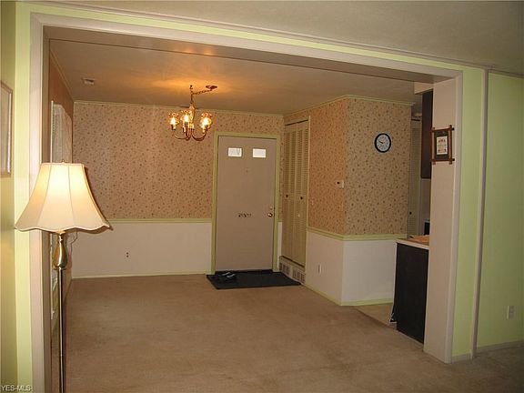3rd image of 110 Fox Hill Ln