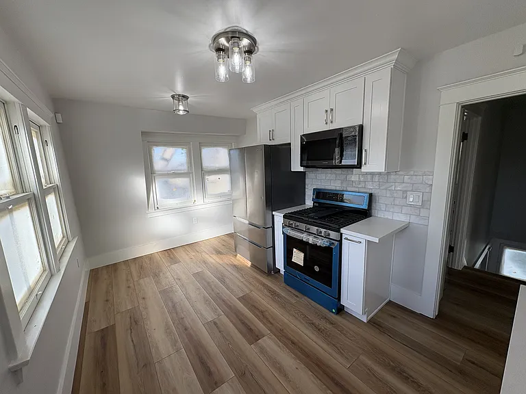 277 N Orange St — Photo 10