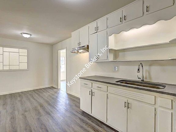 4th image of 951 Sherwood Cir