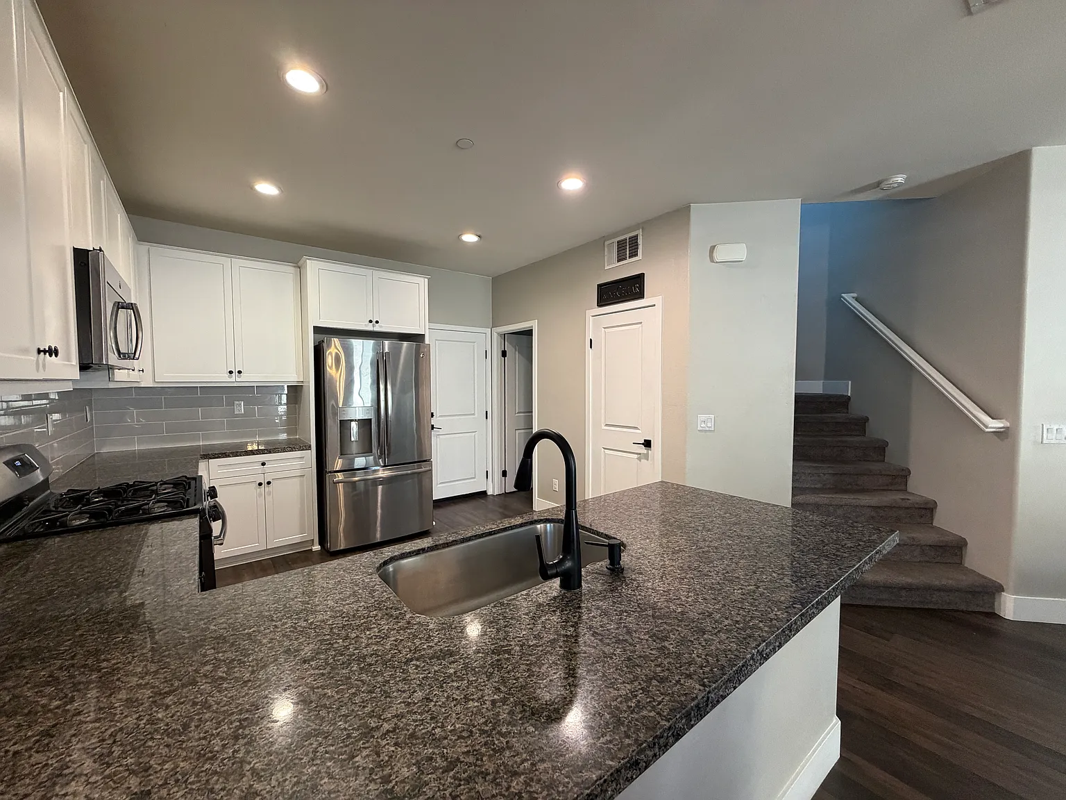 3 bed, 2.5 bath, 1865 sqft, $3,195 — Photo 3