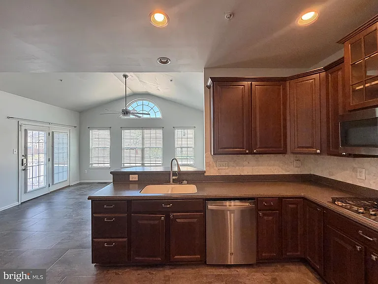 3429 Linden Grove Dr — Photo 17