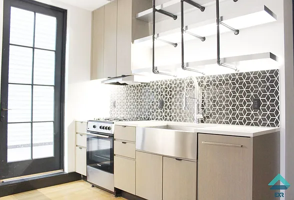 Rented by EXR | media 40