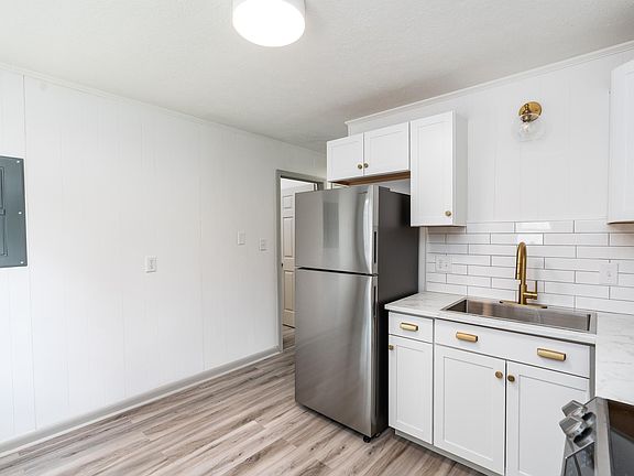 5th image of 1000 Ivanhoe Ave APT 3