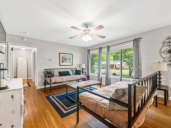 5th image of 303 Jerome St