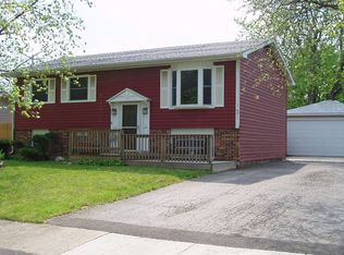 131 Springleaf Dr, Bolingbrook, IL 60440