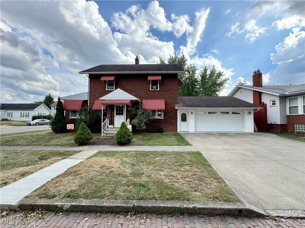 936 N Main St, Uhrichsville, OH 44683