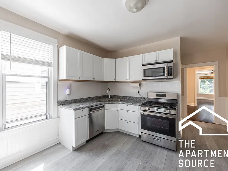 3310 W Berteau Ave #2 — Photo 6