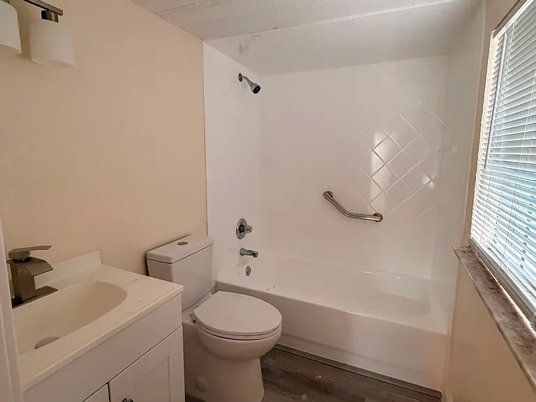 608 Poplar St — Photo 13
