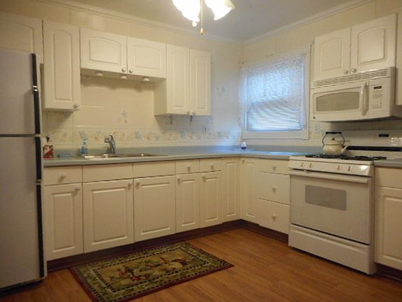 5th image of 153 Benton Ave