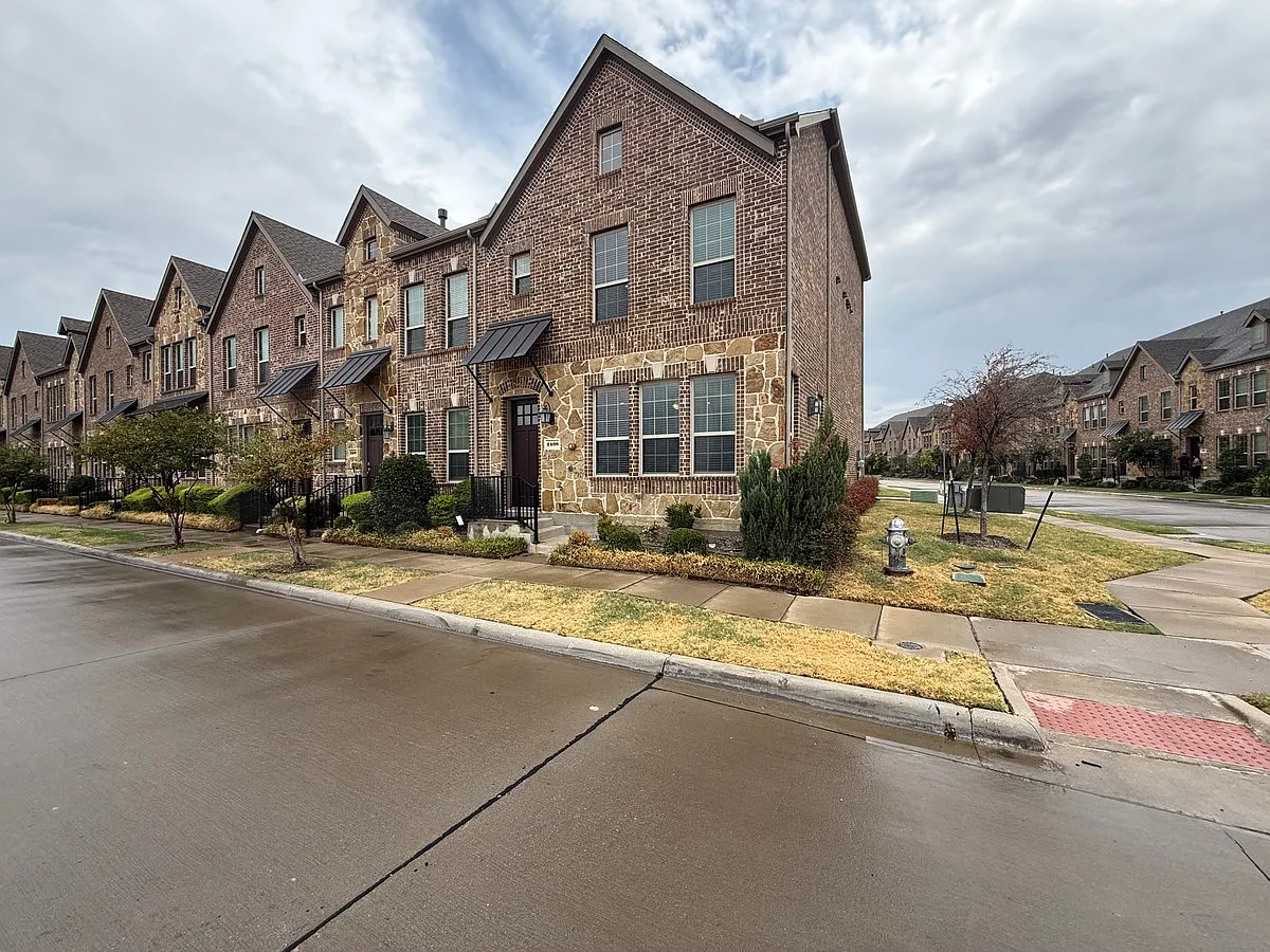 4 bed, 3.5 bath, 1555 sqft, $3,100 — Photo 3