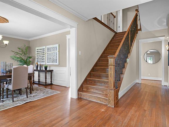 3rd image of 1304 Kenmore Dr