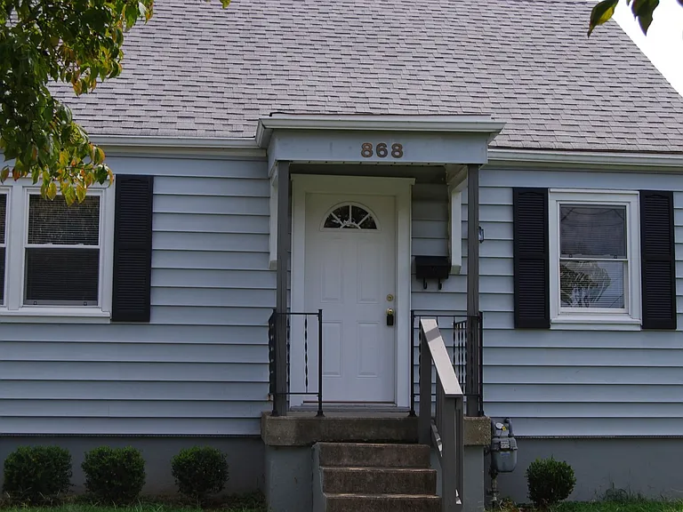 868 Clarks Ln — Photo 2