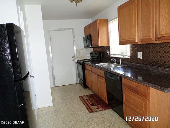 3rd image of 293 Eddie Ave