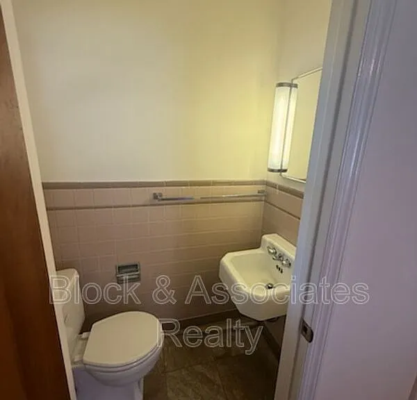 1723 Brook Dr — Photo 8