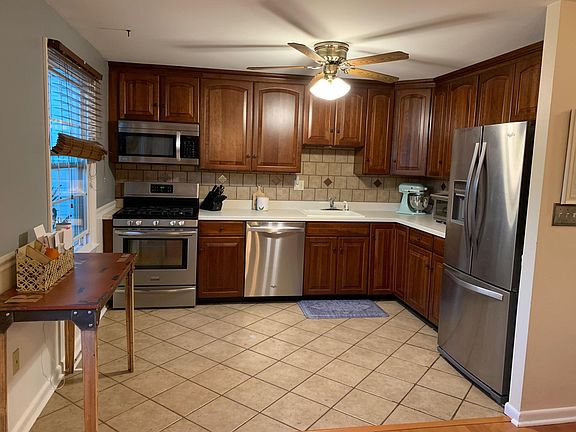 3rd image of 47 Esquire Dr Unit B