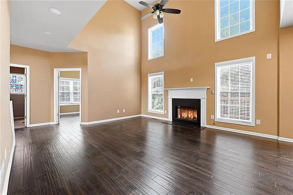 4 bed, 2.5 bath, 3500 sqft, $2,450 — Photo 2