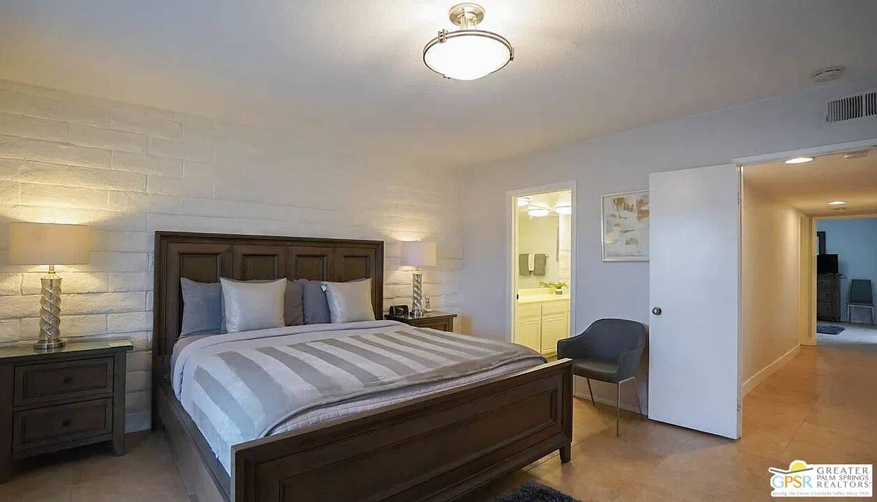 3 bed, 2.0 bath, 1550 sqft, $5,000 — Photo 4
