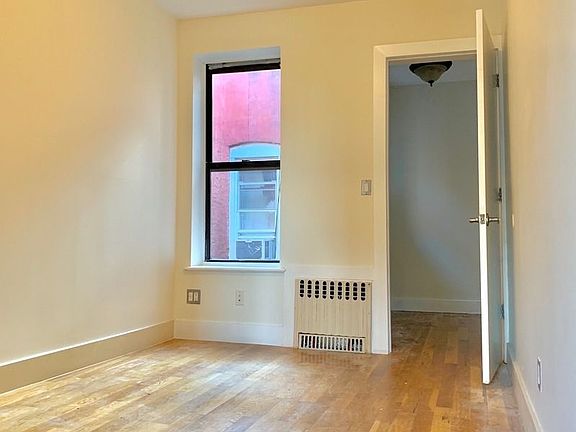 4th image of 1430 Putnam Ave #3N